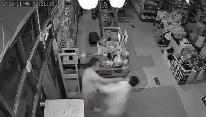 青海久治县一便利店老板被殴打10秒后死亡，亲属称打人者是医生