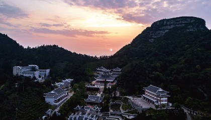 我国共有3个带“红”字名称的县红安红原红河，它们名称的来源