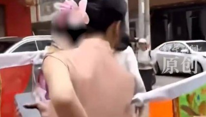 汕头民俗巡游扛旗女孩遭男子狠踹,事后男子逃离现场