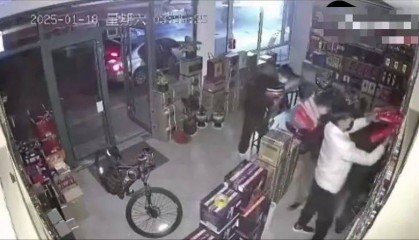 “疑似未成年人，手法熟练”，当地警方回应