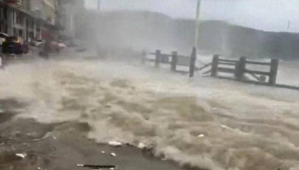广东阳江一小镇遭海水倒灌,小区被淹一片汪洋,当地:天文大潮叠加台风“麦德姆”所致