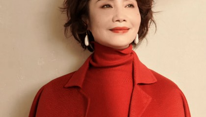 前央视知名主持人，转行当演员