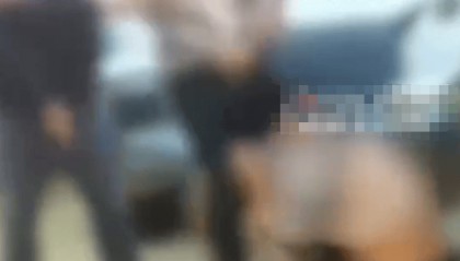 贵州毕节一孕妇凌晨吃宵夜遭两男子殴打，一打人者系公职人员，律师：事业编制可能终结
