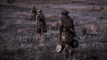 俄乌决战打响,乌克兰被爆逃兵40万,泽连斯基豪赌失败,却忙着对中国实施制裁