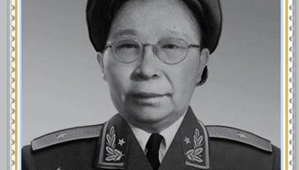 李贞去世后，留下11000元人民币和2根小金条等，她是如何处理的？