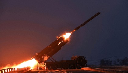 朝鲜连射10枚导弹后，俄罗斯战机挂弹飞越日本海，战略目标都指向了日本！