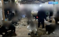 凌晨5点，昆明一废弃仓库内84人被抓