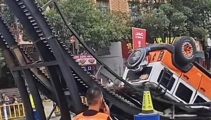 北汽集团称与爬坡翻车的212汽车无关：出自北京汽车制造厂