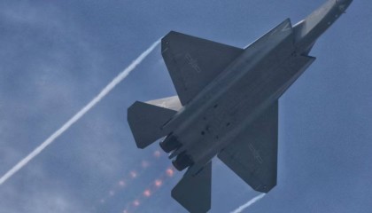帅到窒息！歼-35A开加力出现“马赫环”