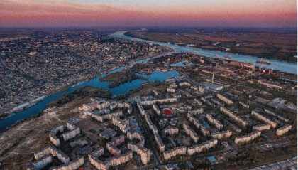 血拼一夜!俄军敢死队冲入赫尔松,远火大开杀戒,乌军机器人参战