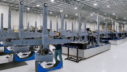 福建舰亮相后，美国计划在两到三年内，采购100万架无人机，减少对中国供应链的依赖