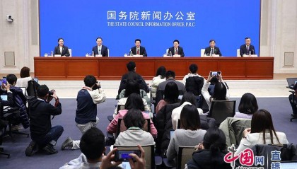 证监会主席：今年将进一步降低基金销售费率，预计每年可为投资者节约450亿元