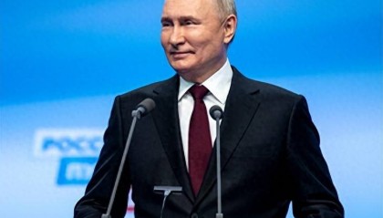 中俄外长对表，美乌接连发声，胜利日高挂免战牌，普京作出重大决定！