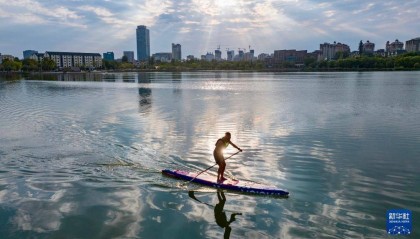 宁夏银川:城在湖中城愈美 湖在城中湖更秀