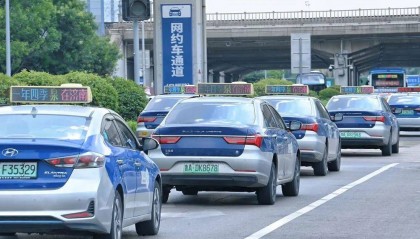 济南8000余台出租车同亮顶灯，为TA“打call”
