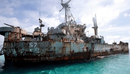 解放军拖船赶到仁爱礁,离破船还剩最后5海里,清场进入倒计时?