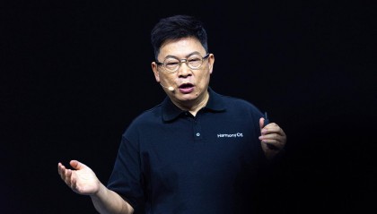 余承东回应开车“睡觉”：当时在看手机，平生第一次进公安局，第一次去自首