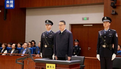 被控受贿3.43亿余元，吴英杰受贿案一审开庭