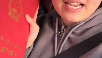 曾被全网心疼的“21岁送外卖单亲妈妈”买房：终于有家了