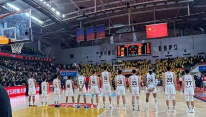 杜锋带13人出征上海！4外援+23兄弟，贝贝获重用