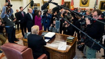 特朗普夸下海口,中国定会答应?美国人不干了,上个大饼还没吃到