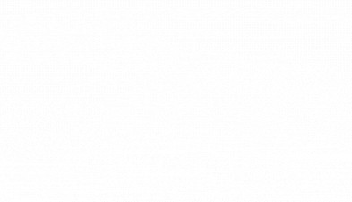 特朗普在航空母舰上演讲时当众搂住高市早苗，称美日“不打不相识”，高市面露笑容