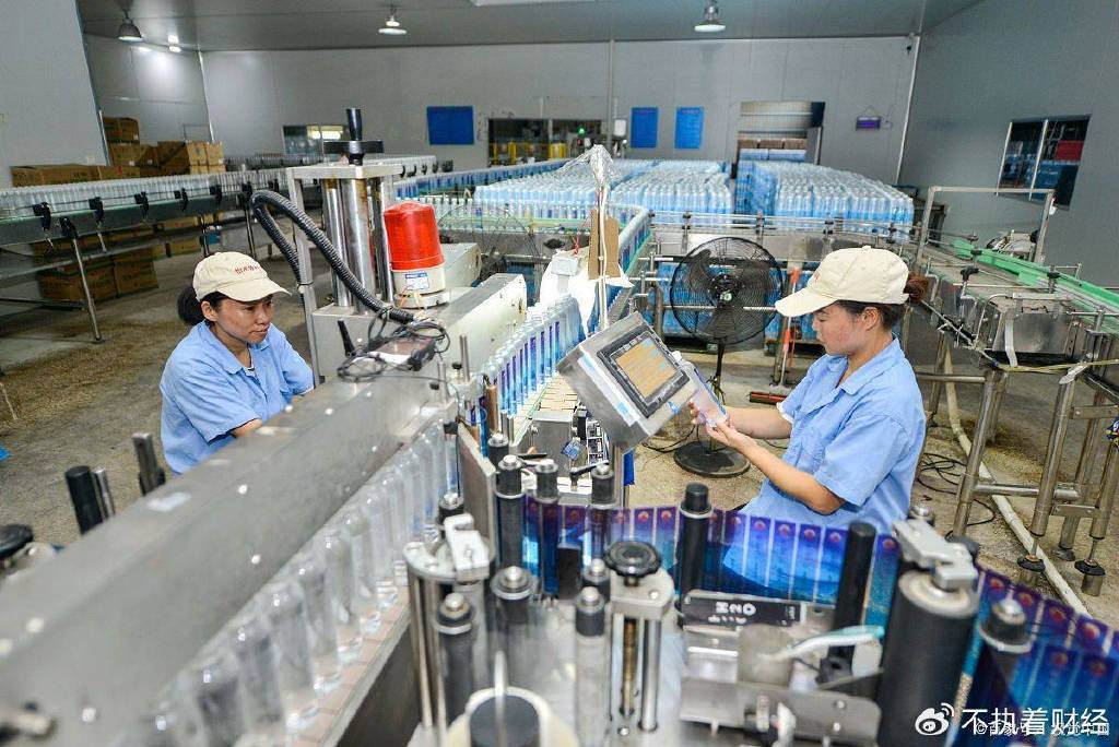 还是曹德旺说出大实话！他直怼宗庆后，数据证实了曹德旺的暴利论