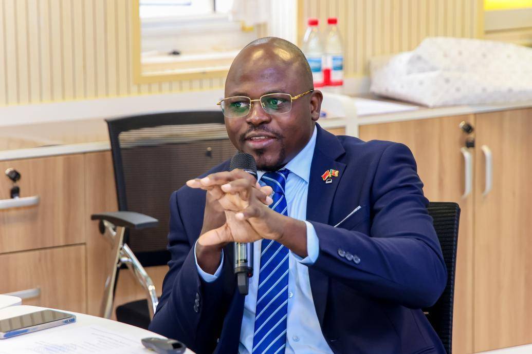 “贫穷是我们共同的敌人!”非洲10国媒体人热议中非减贫合作