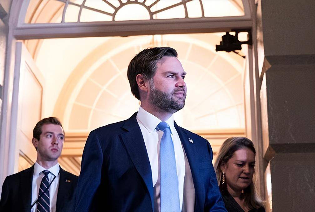 万斯突然取消访问