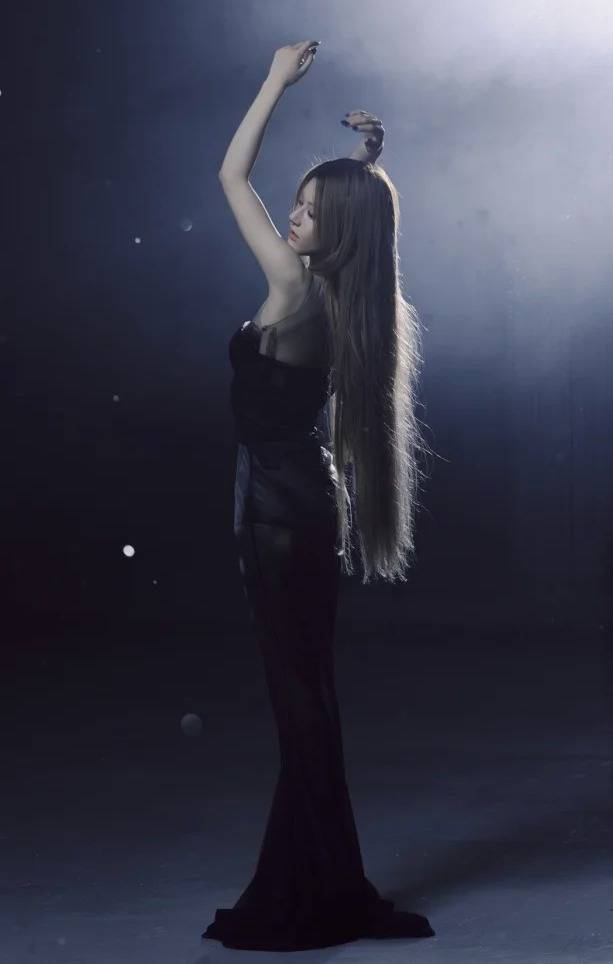 赵露思27岁生日音乐会好炸，6套造型高定配高珠杀翻全场