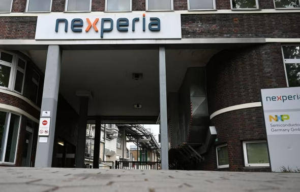 “安世客户怕再被荷兰坑，想了一招：自己去找中国工厂谈包装”