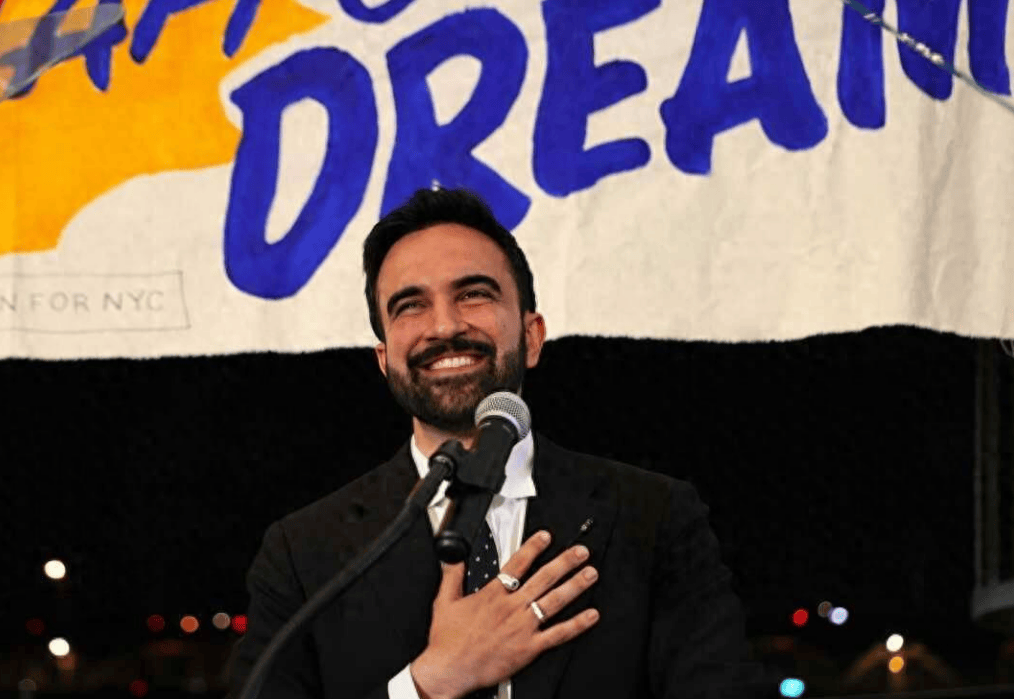 纽约市长:我就是移民,有本事把我赶走!特朗普:你接受恐怖分子资助,进监狱吧!