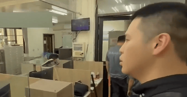 滑稽!被通缉的台湾网红,叫嚣悬赏金太少