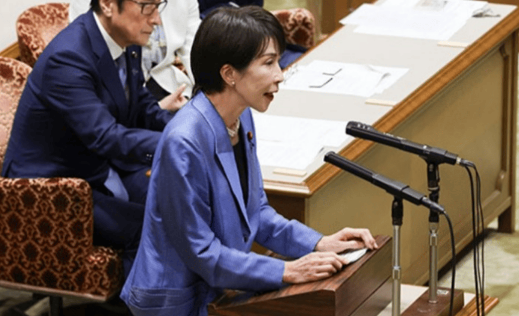 高市早苗改口,是因为拿到中方口信?李在明表态,美韩专机将抵华