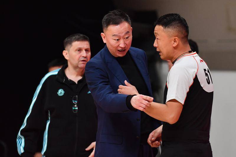 刘维伟点名批评外援：不冷静、情绪 就不该让他上