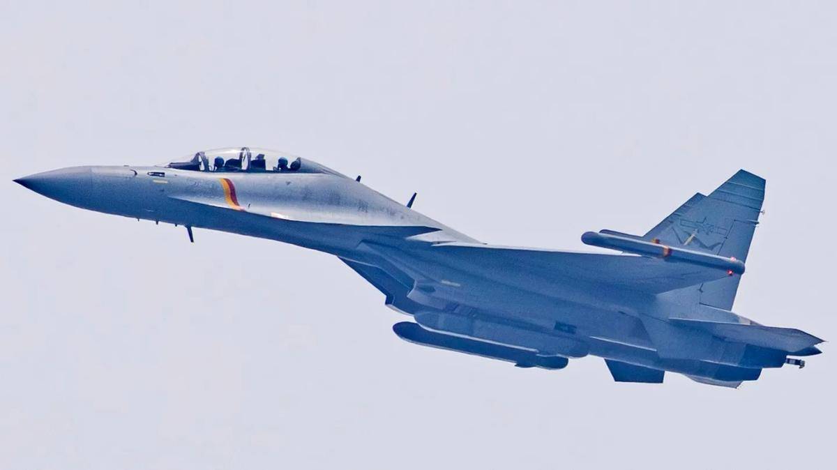 美媒：中日空战将一边倒，不仅靠最强4.5代歼15，解放军还有杀招