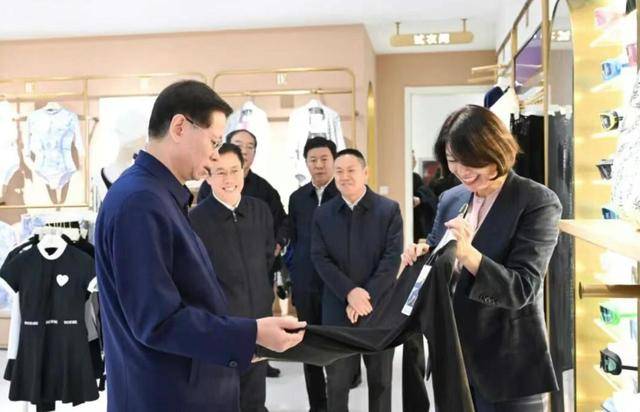 辽宁省委书记主动加企业家微信,“有啥事直接找我”