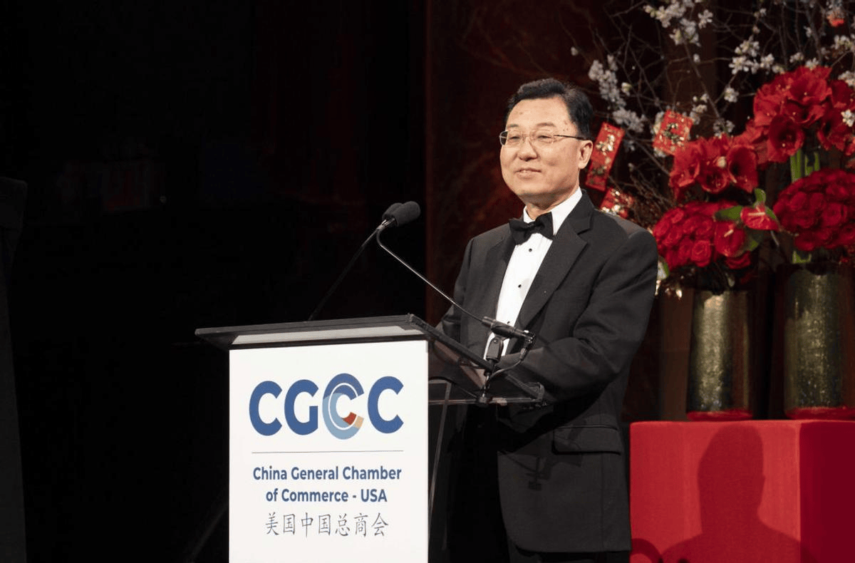 当着300美国精英的面,中国翻出特朗普“功绩”清单,邀请大家看看美国干的好事