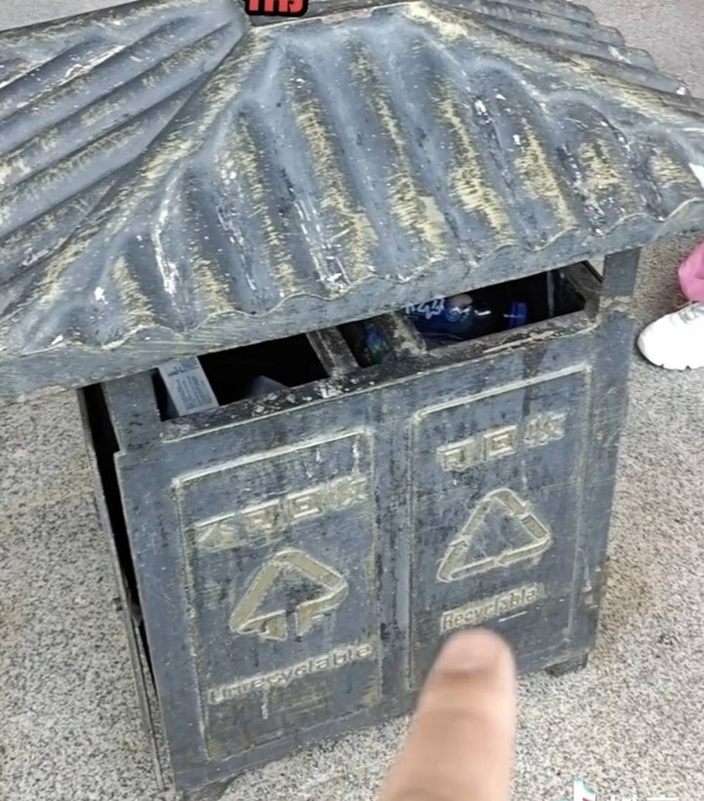 山西鹳雀楼景区被曝同一个垃圾箱垃圾分类标志胡乱标注，景区：立即开展专项整改