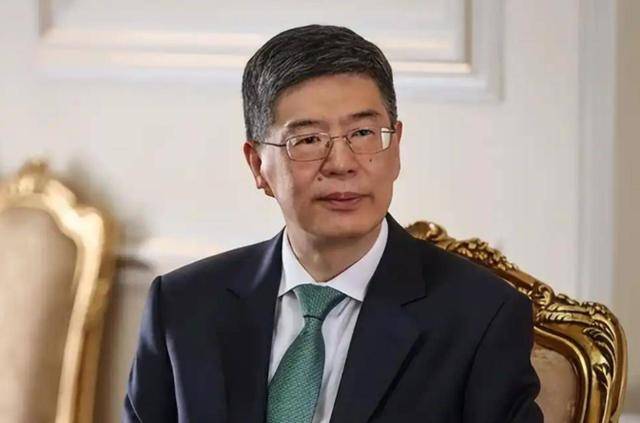 伊朗强硬派上台第3天，穿军装会见中国大使，希望得到一些帮助？