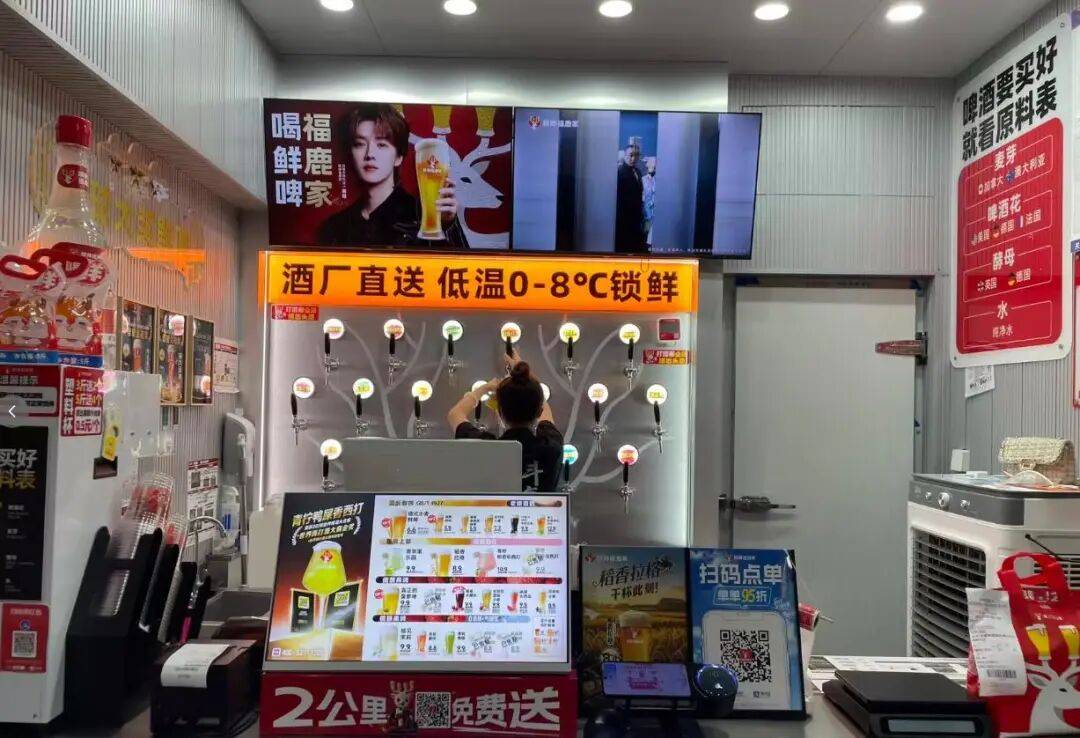 美团、蜜雪等巨头杀入！记者实探打酒铺：月入4万元才能活下去，千亿散酒江湖“大逃杀”开启？